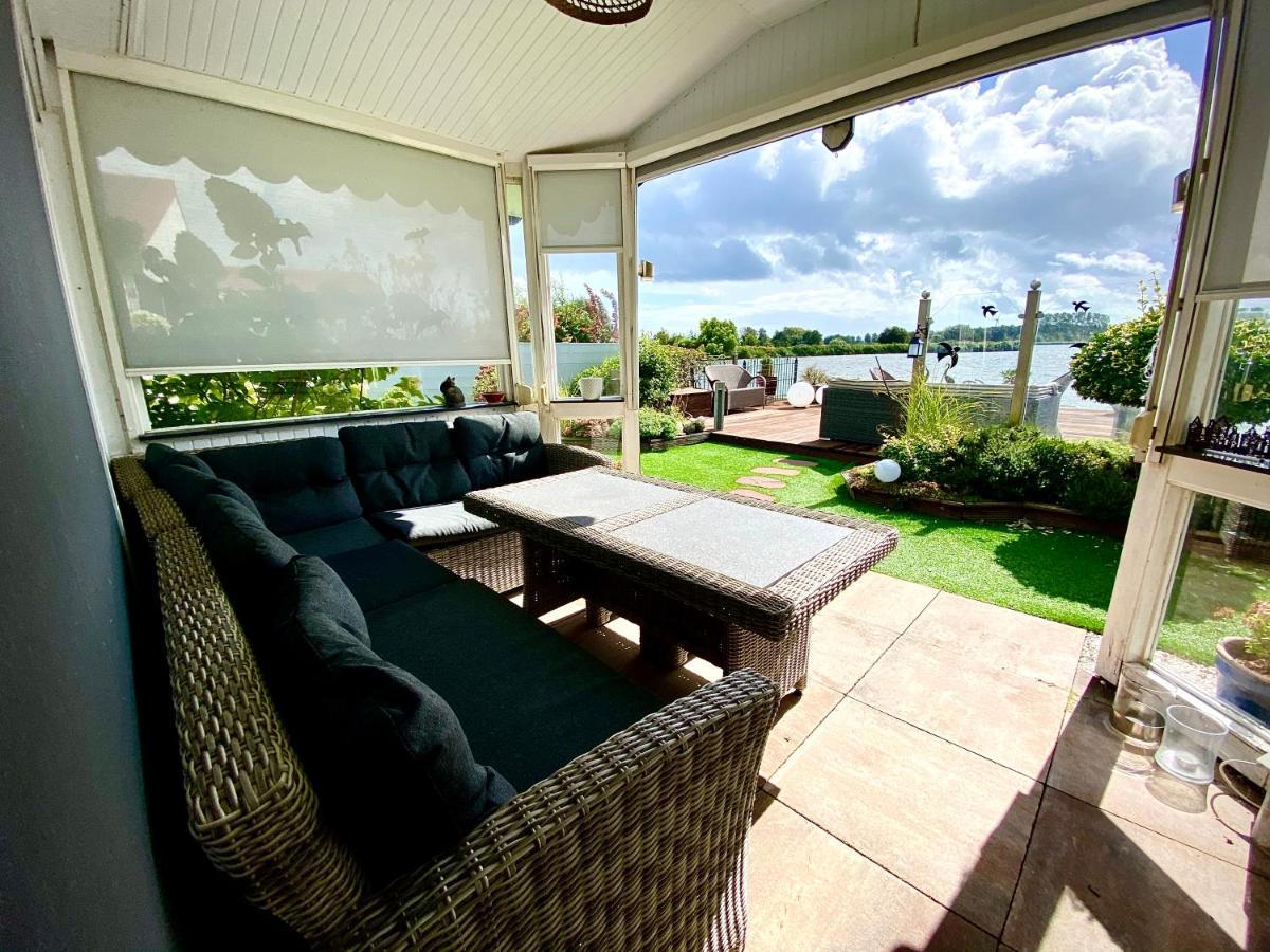 Ferienhaus Mit Wundervollem Seeblick Ferienpark Vislust Ijsselmeer Wervershoof Luaran gambar